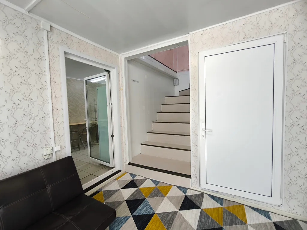 Комфортабельный 2-этажный дом с панорамным остеклением и русской баней