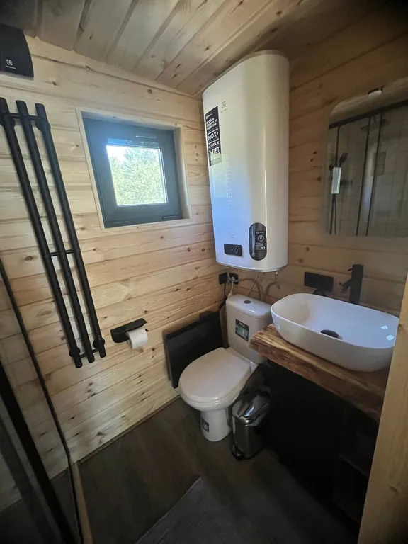 Уютный домик на берегу озера