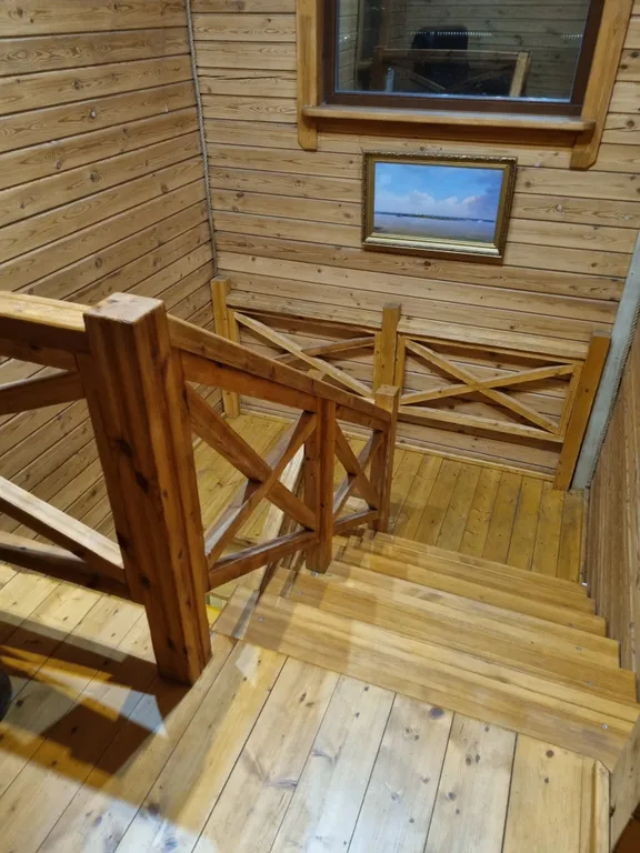 Уютный дом на берегу реки