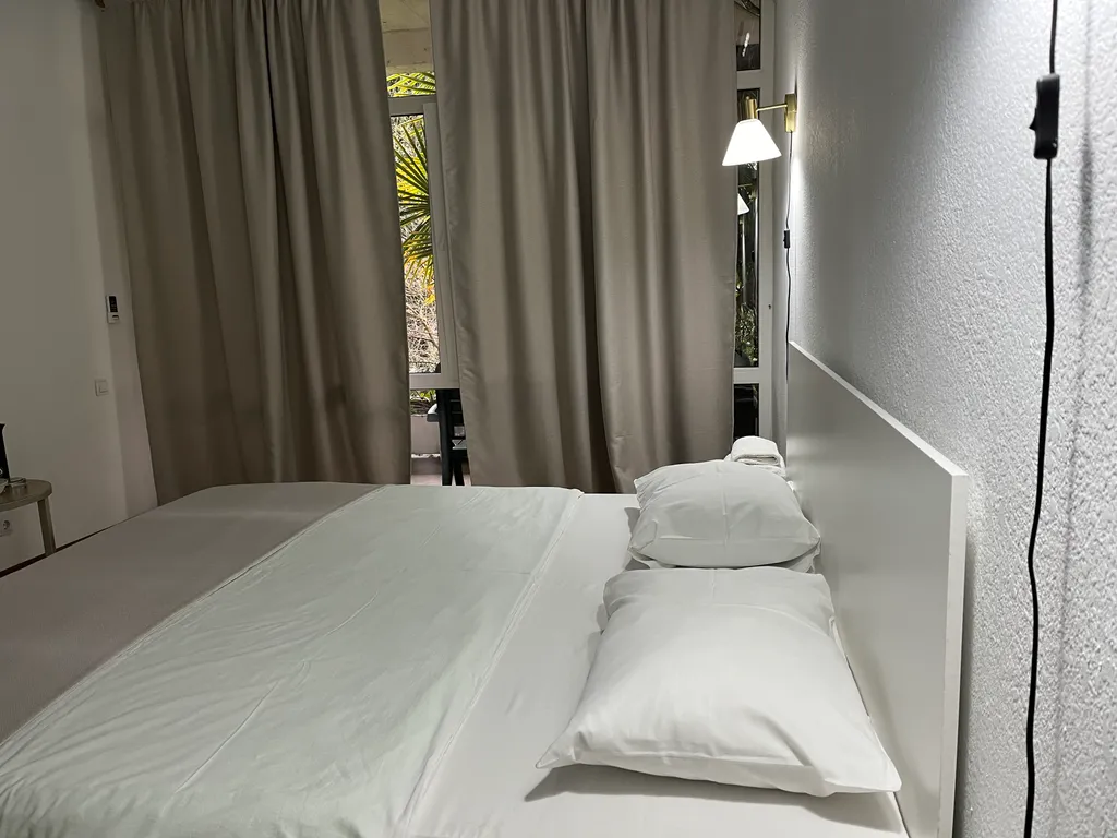 Квартира Квартира Уютный номер на 1 этаже с видом на парк с балконом. — Гагра