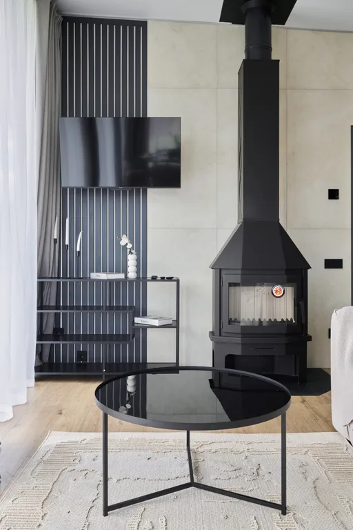 Просторный дом с сауной и камином в окружении леса и реки