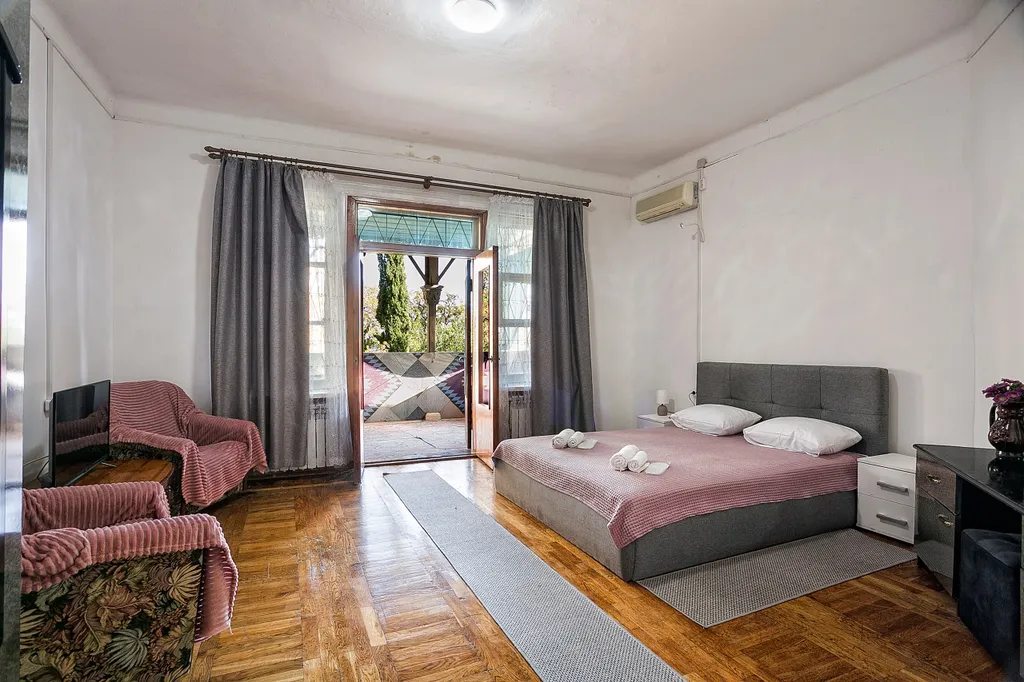 Квартира Двухместный номер комфорт с террасой. — аренда посуточно в Ливадия