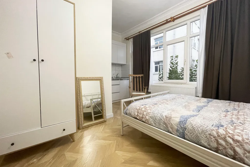 Beautiful 2br and 2toilet balcony apt 8 min by metro