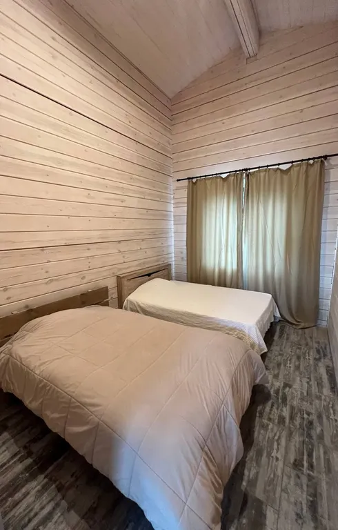 Сказочное шале в лесу