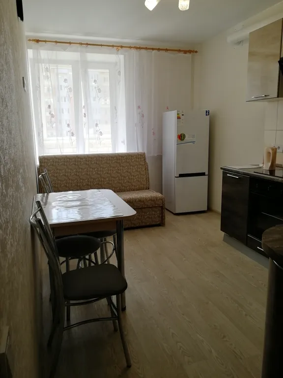 Около Дворца пионеров