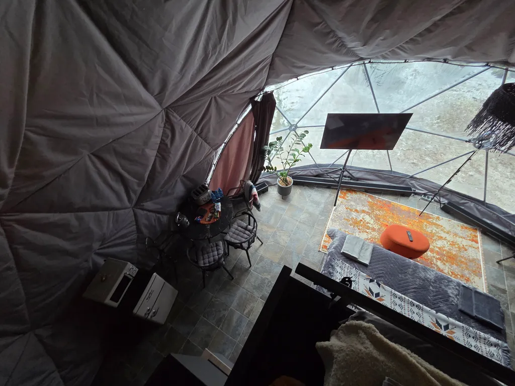 Новая сфера для глэмпинга Бёрд&Self vibe с дизайнерским интерьером