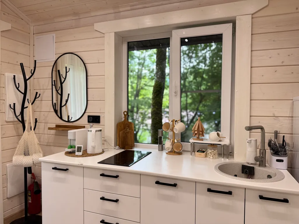 "ПОД КРОНАМИ" -Дом с чаном в лесу