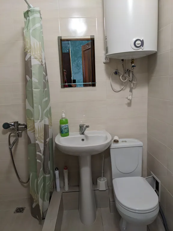 Уютная квартира в городе с видом на горы