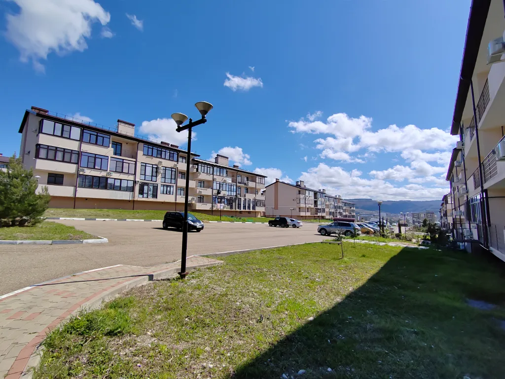 Уютная квартира с большой лоджией - террасой у открытого моря