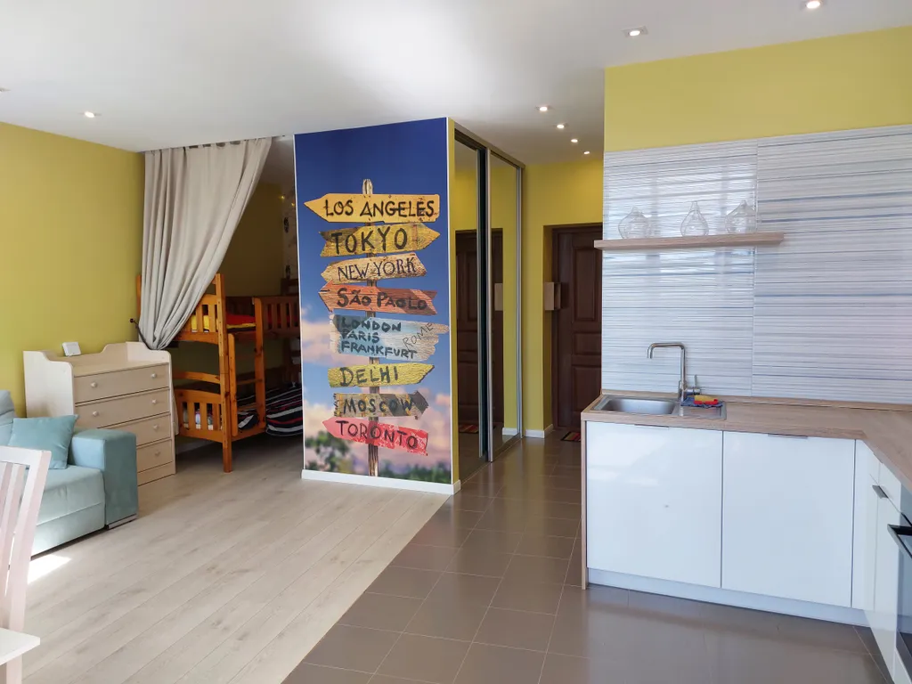 Солнечная студия у леса