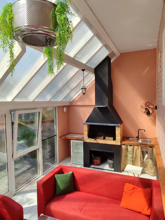 Вилла с гриль-верандой, сауной, купелью и джакузи