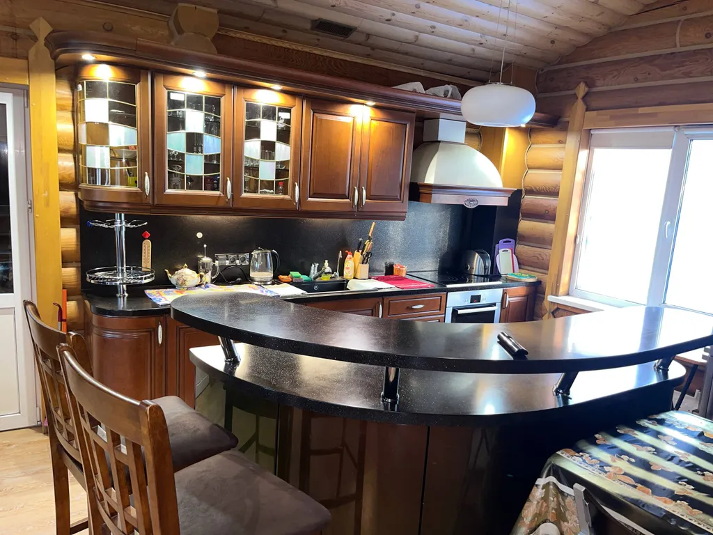 Аренда Коттеджа с баней, бассейном, джакузи, стадионом и зоной барбекю