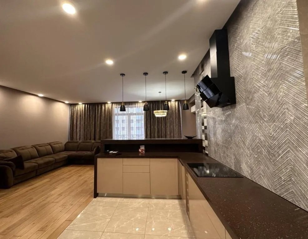 Апартаменты с 2 спальнями на площади Республики