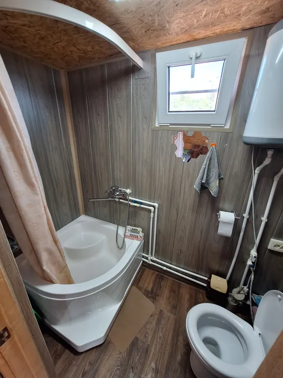 Маленький Домик с удобствами у реки