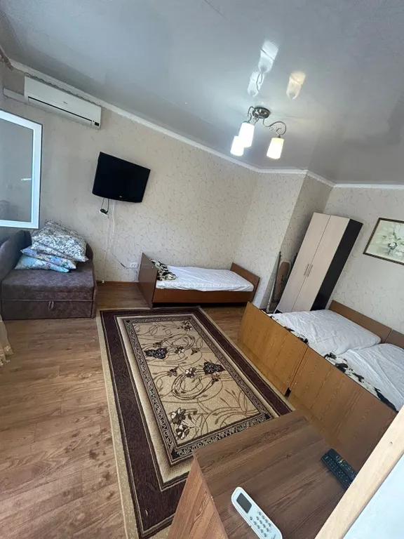 Коттедж с двориком возле моря.