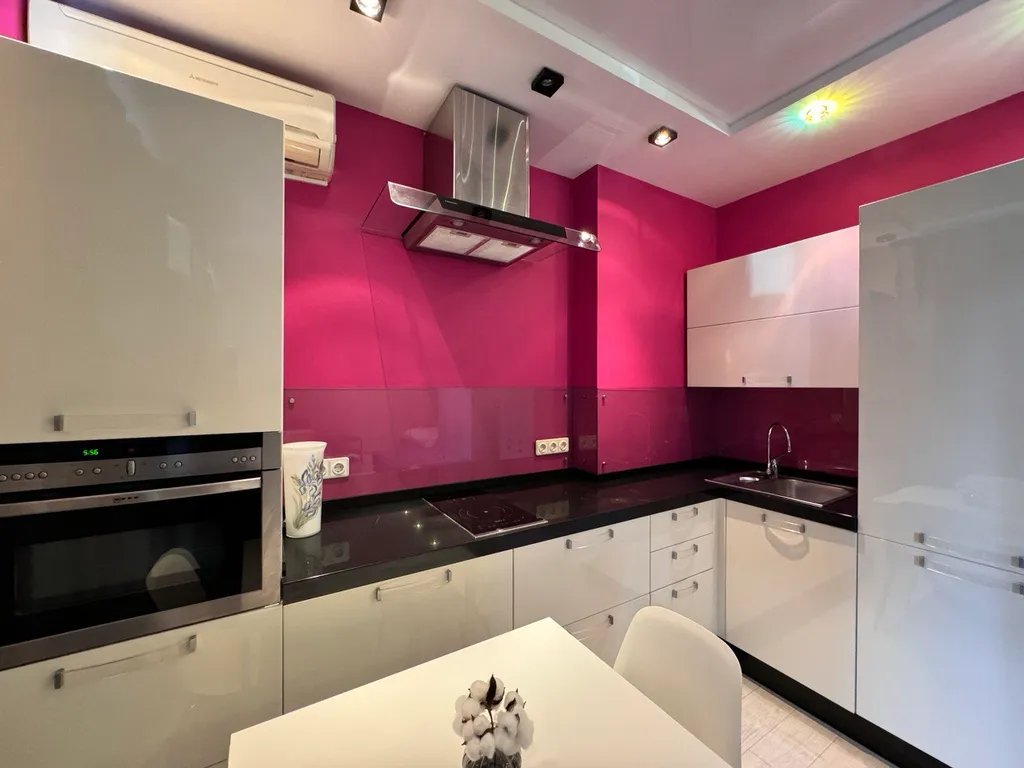 Студия около Ультры