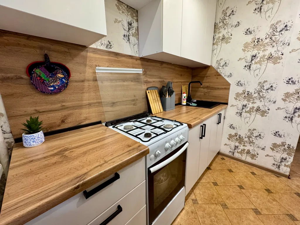 1 комнатная квартира, выход в лесо-парк рядом больница имени Середавина — аренда посуточно в Самара