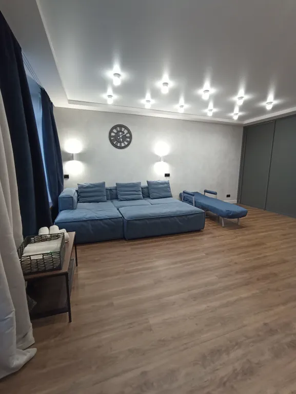 Стильная современная студия с дизайнерским ремонтом