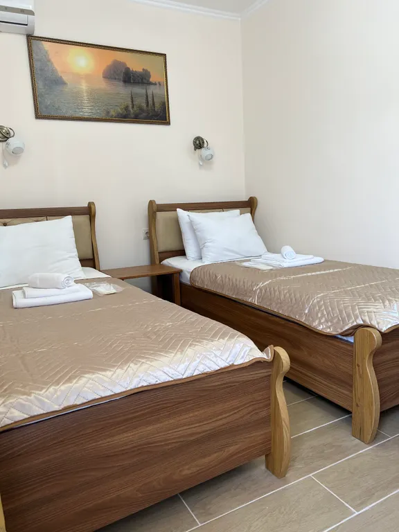 Двухкомнатный четырёхместный номер комфорт в домике