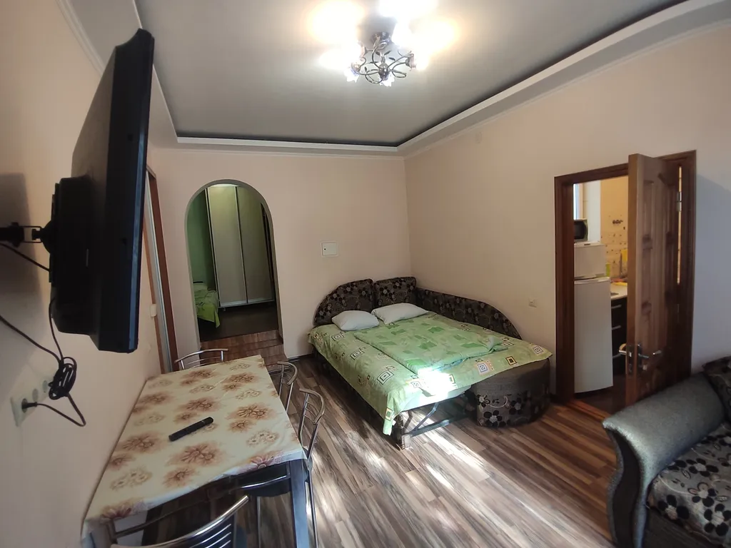 Двухкомнатные апартаменты около набережной Горького