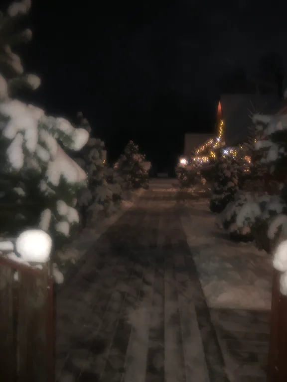 Уютный домик у леса с камином и сауной.