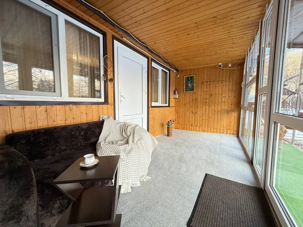 Уютный гостевой дом с закрытой территорией и видом на горы