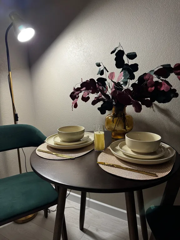 Дизайнерская студия в изумрудном цвете