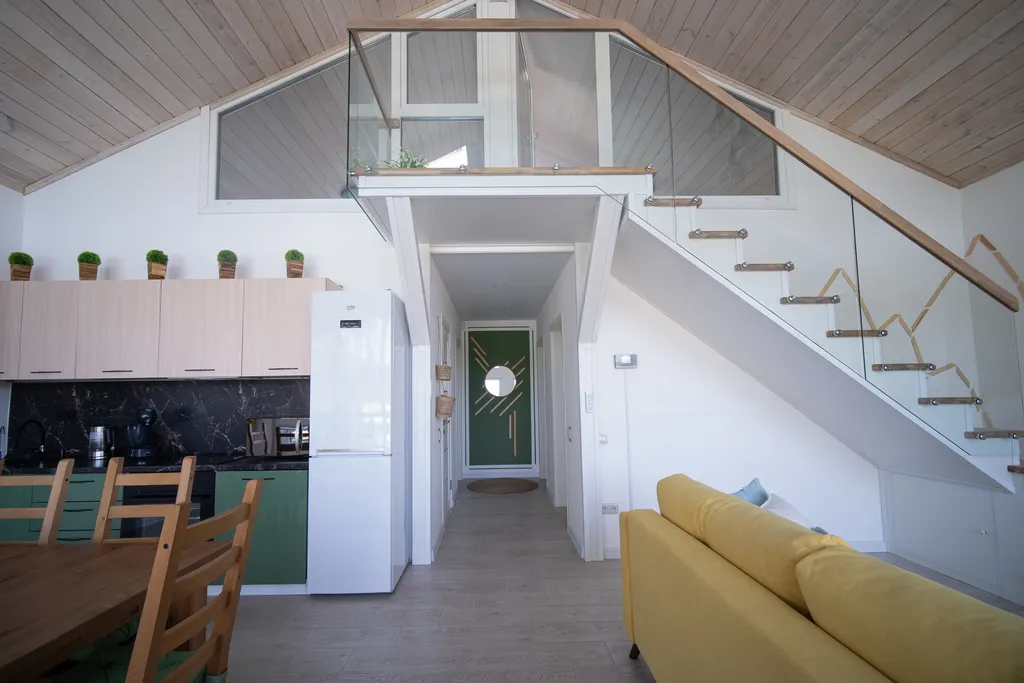 Уютный дом с теплым бассейном, дровяной баней и сибирским чаном