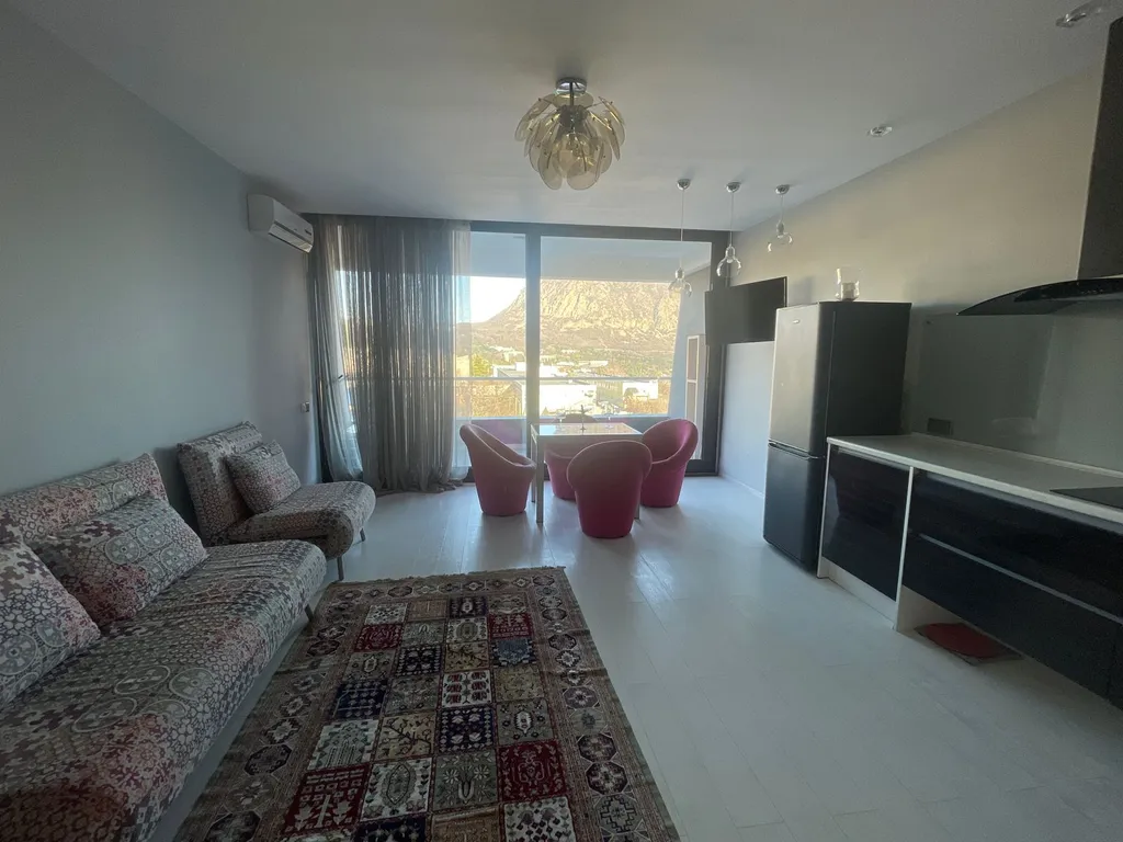 Апартамент с видом на море и горы