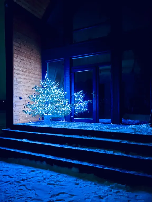 Уютный дом на берегу озера