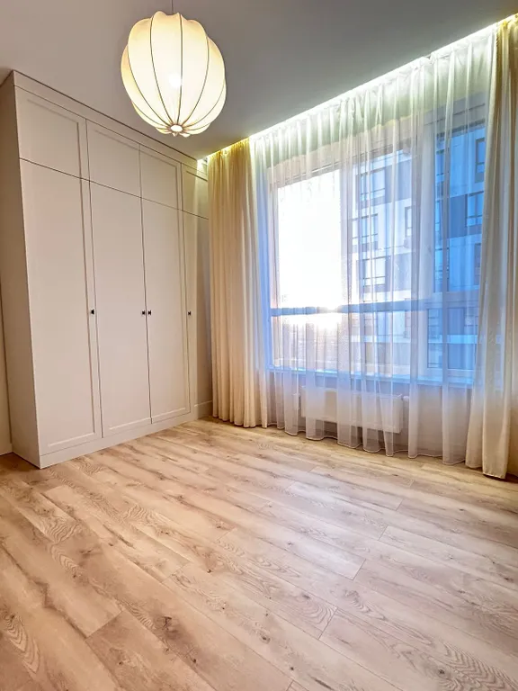 Евротрешка вблизи megasilkway и expo