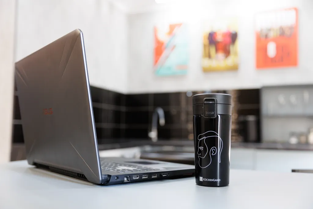 Киностудия - свежая студия с 65" Smart-TV