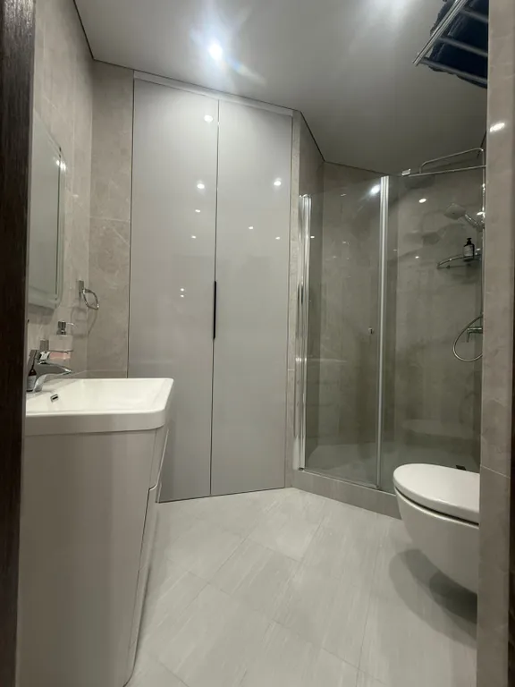 Уютная квартира в центре города» с балконом и видом на золотой Мост