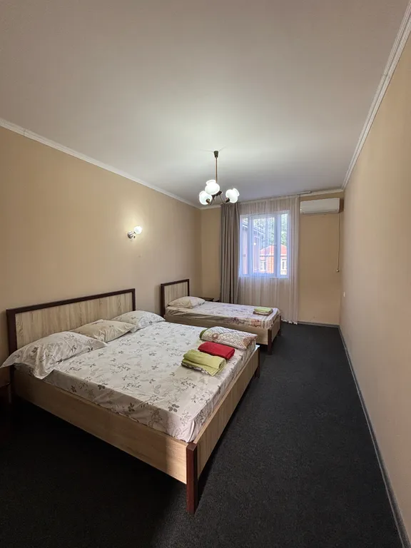 Коттедж Просторный дом в двух шагах от моря — Сухум