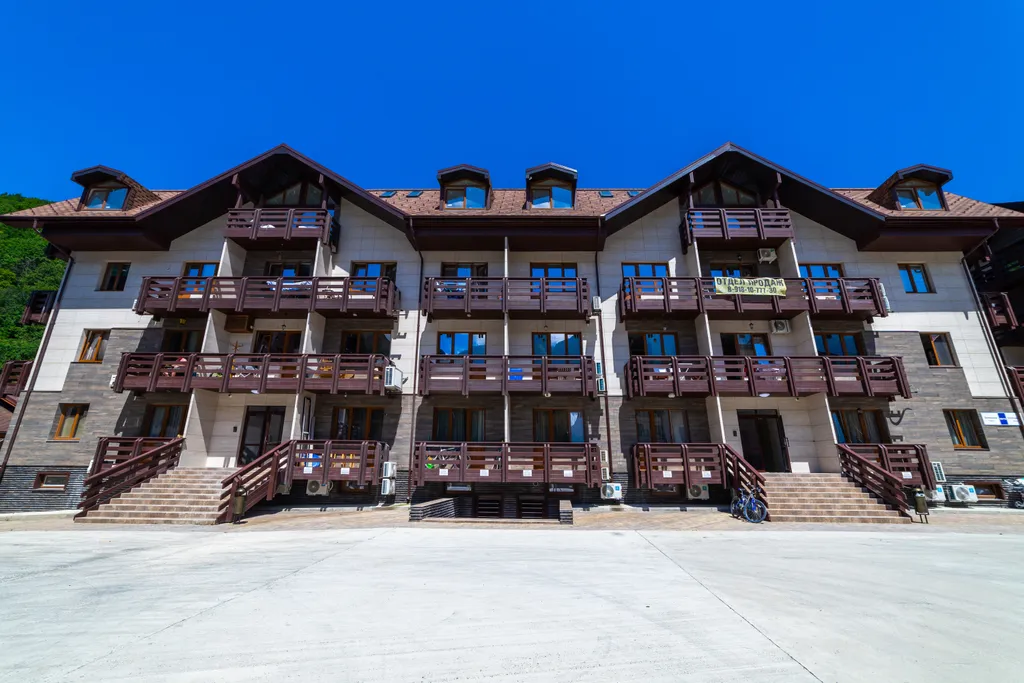 Светлая студия с 2 окнами и видом на горы