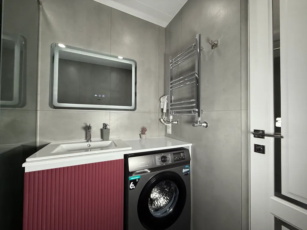 New trendy 1bd apt, Unbeatable location