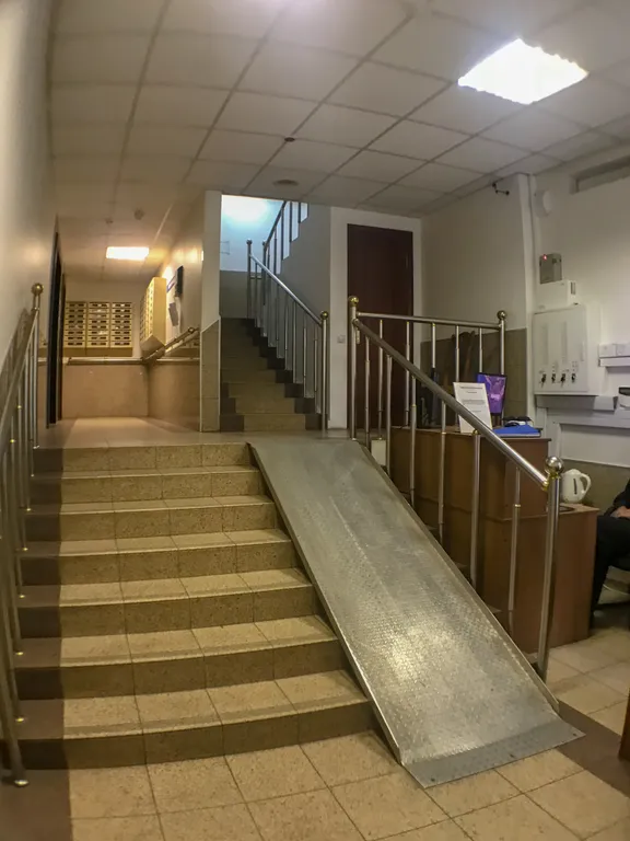 Квартира Комната с тремя кроватями и балконом с общей ванной в блоке — Москва