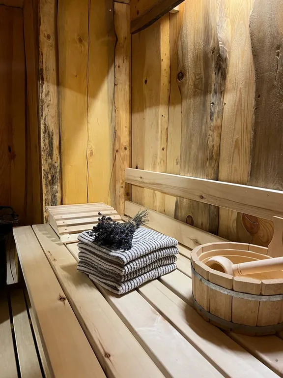 Дом с амбаром 1903. Старинный дом на 8-9 человек в самом центре. Сауна