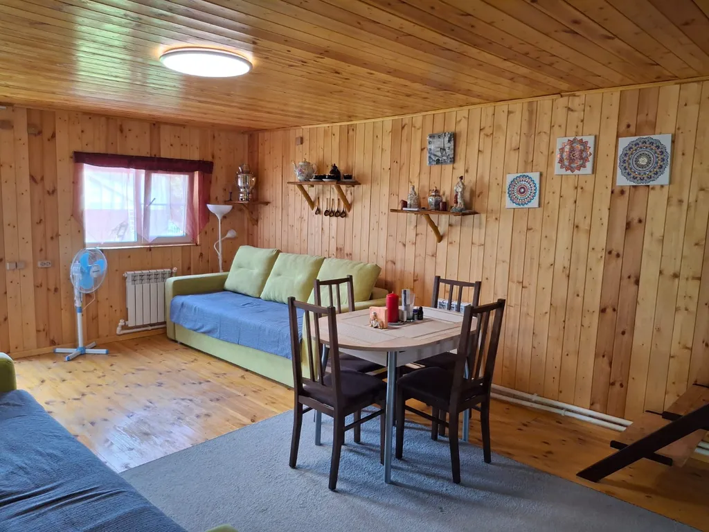 Уютная студия с видом на Катунь и Гору