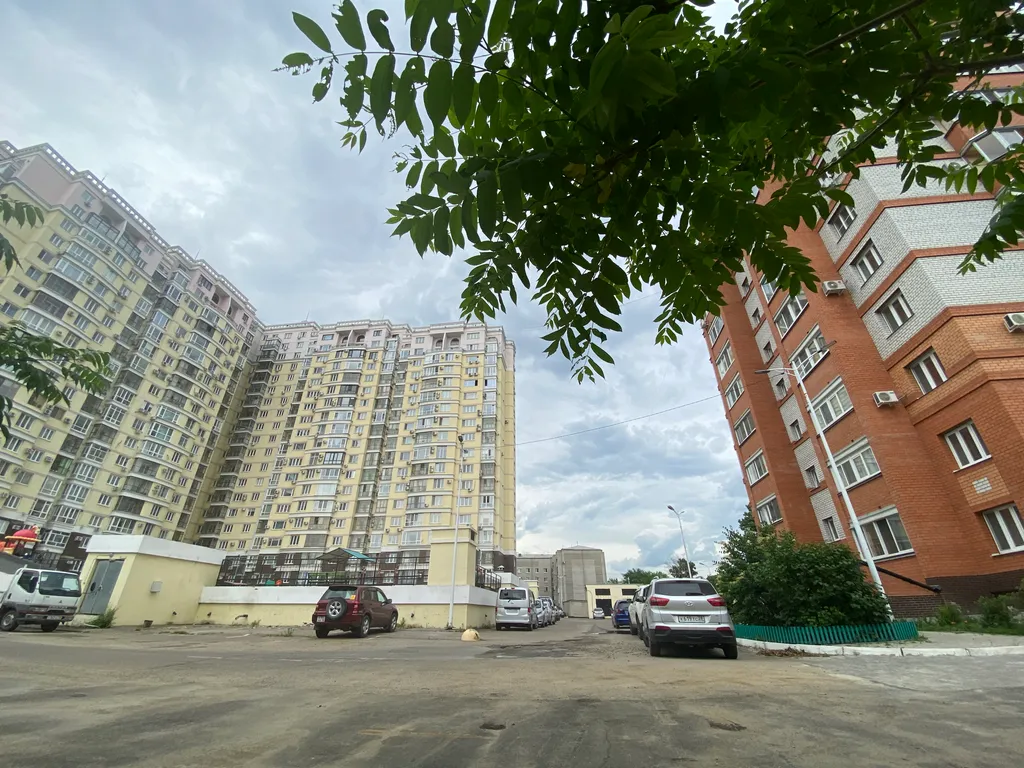 Большая квартира на набережной