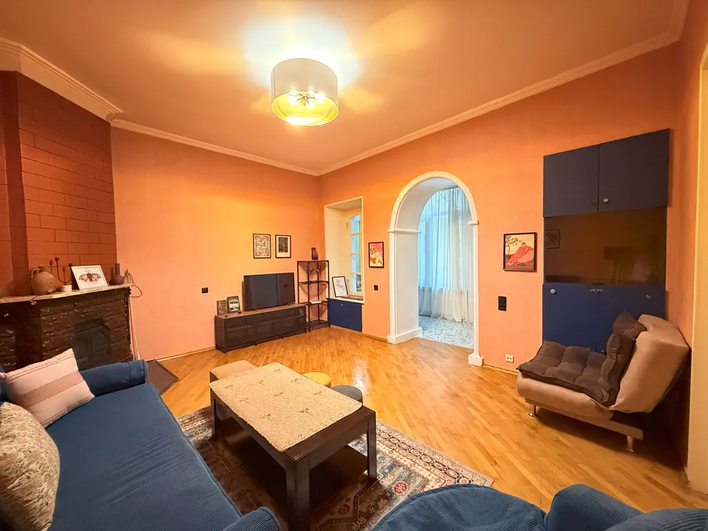 Винтажная квартира с камином в центральном районе Тбилиси, Чугурети