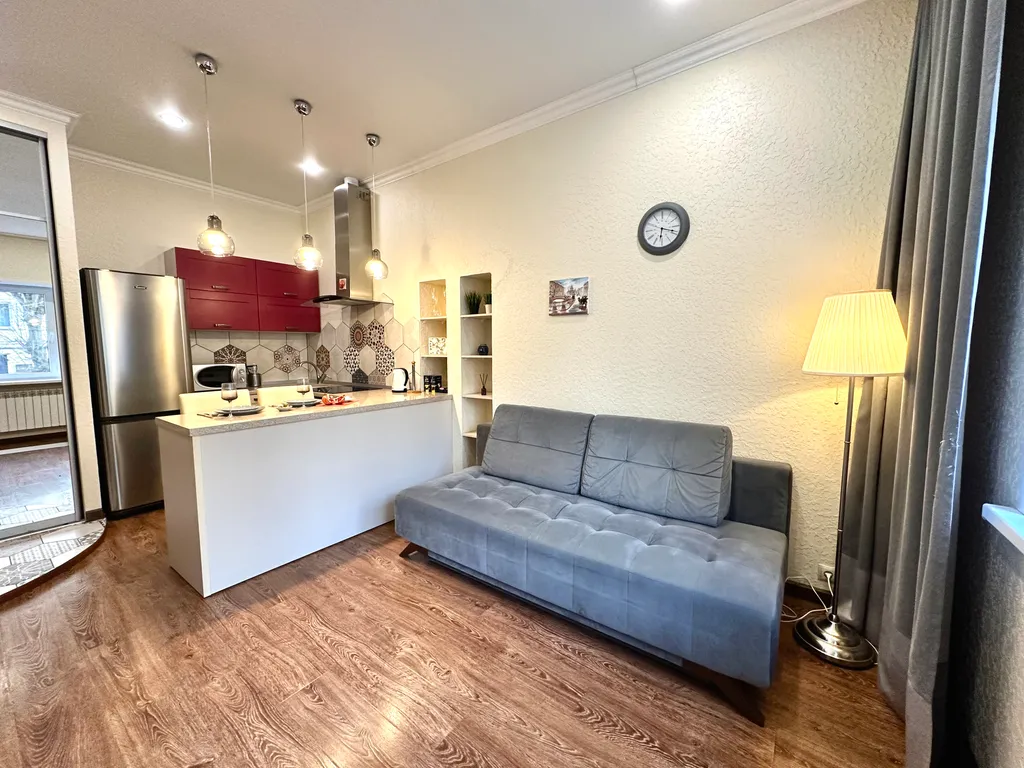 Двухкомнатная Сталинка в центре