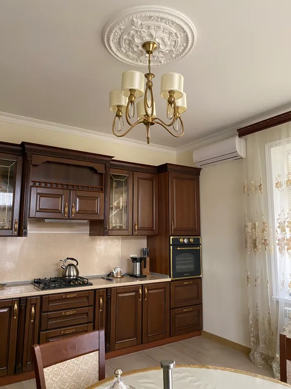 Коттедж с бассейном у Каспия