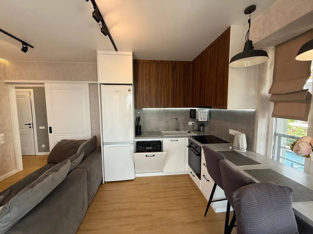 Семейный отдых у моря. Евротрешка до 6 гостей. Бассейн на территории.