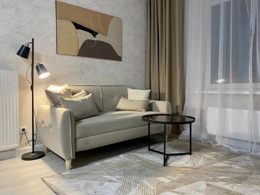 Трехкомнатная квартира Mocha Mousse недалеко от вокзала