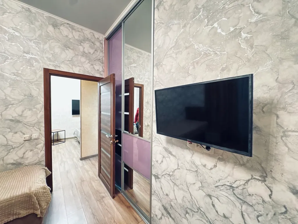 Стильная двухкомнатная квартира в центре города, рядом дворец спорта