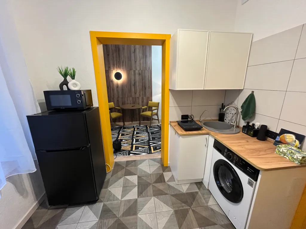 Желтая студия рядом с авто и жд вокзалом