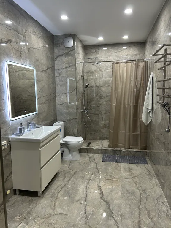 Уютная квартира со свежим ремонтом возле мультимедийного фонтана