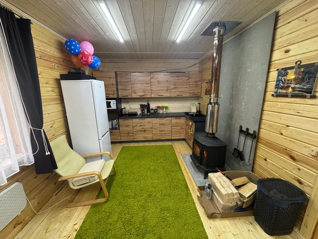 Уютный двухэтажный дом в окружении природы