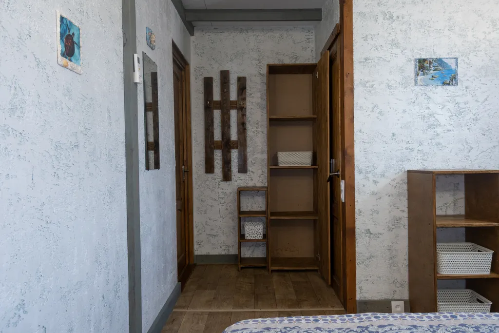 Трехместный номер с двухспальной и односпальной кроватями